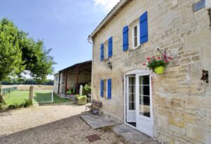 Stables Gite - outside view