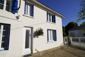 Well cottage frontage